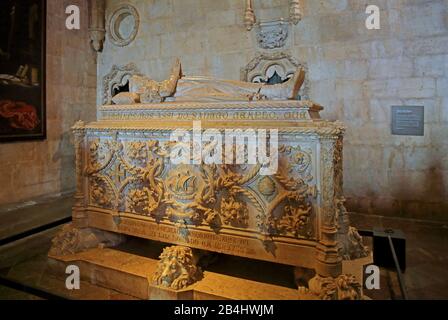 Tombe de Vasco da Gama à l'intérieur de l'église du monastère de Jeronimos, Lisbonne, Portugal Banque D'Images