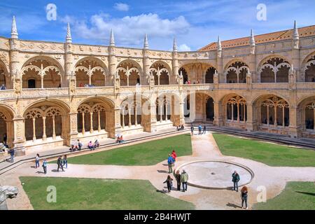 Cloître dans le monastère de Jeronimos, Lisbonne, Portugal Banque D'Images