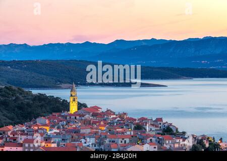 Vrbnik, île de Krk, côte est, Kvarner Bay, comté de Primorje-Gorski Kotar, Croatie Banque D'Images