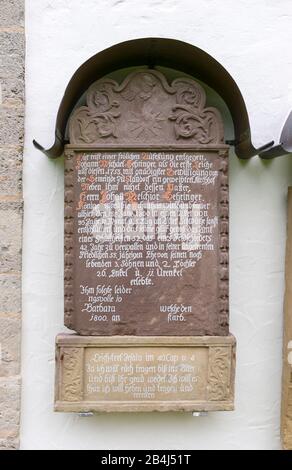 Allemagne, Bade-Wurtemberg, Creglingen - Storf, épitaphe à l'Ulrichskapelle, l'une des trois chapelles octogonales romanes survivants dans la région franconienne du Bade-Wurtemberg Banque D'Images