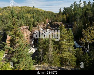 Région D'Algoma, Chutes D'Aubrey, Automne, Kanada, Conifères, Ontario, River Canyon Banque D'Images