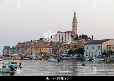 Croatie, Istrie, Rovinj, vieille ville de Rovinj, ville côtière sur la péninsule d'Istrie en Croatie. Banque D'Images