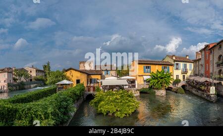 Valeggio sul Mincio, Borghetto sur le Mincio au sud du Lago di Garda, Vénétie, Italie, Europe Banque D'Images