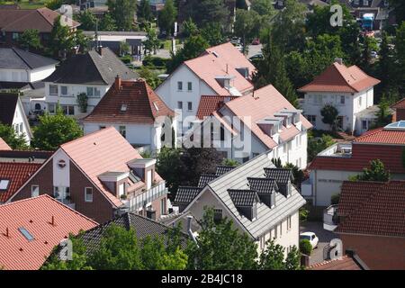 Bâtiment résidentiel moderne, vue sur Wasserturm, Bad Zwischenahn, Basse-Saxe, Allemagne, Europe Banque D'Images