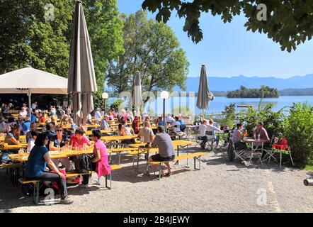 Bière Jardin Am Staffelsee, Uffing, Das Blaue Land, Contreforts Alpins, Haute-Bavière, Bavière, Allemagne Banque D'Images