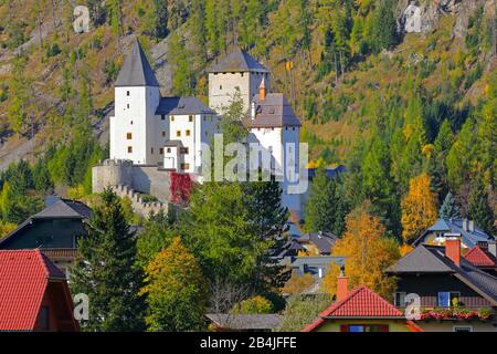 Vue sur le château de Mauterndorf à Lungau, état de Salzbourg, Autriche Banque D'Images