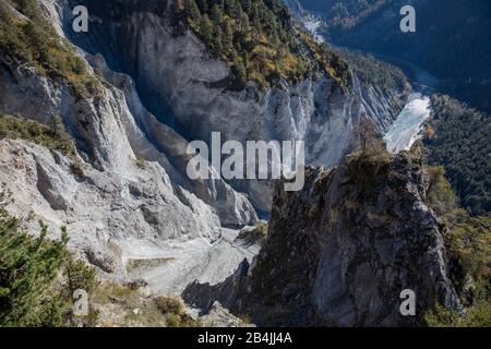 Gorge Du Rhin, Ruinaulta, Graubünden, Grand Canyon Suisse, Forêt, Alpes, Montagnes Automne Banque D'Images