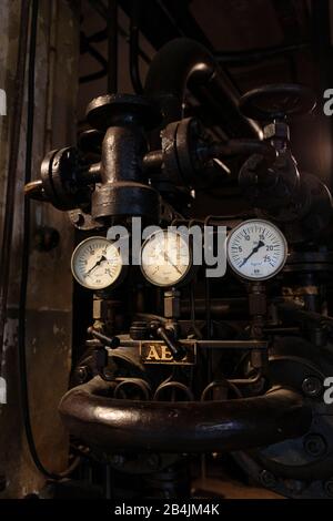 Europe, Allemagne, Basse-Saxe, Delmenhorst. Le moteur à vapeur (AEG) au sous-sol de la turbine de la Wollkämmerei et Kammgarnissnerei (Nordwolle). Banque D'Images