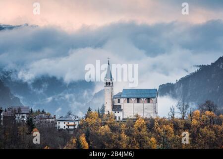 Église De San Martino, Valle Di Cadore, Belluno, Vénétie, Italie Banque D'Images