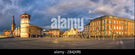 Panorama de la Burgplatz dans la vieille ville de Düsseldorf, Allemagne Banque D'Images