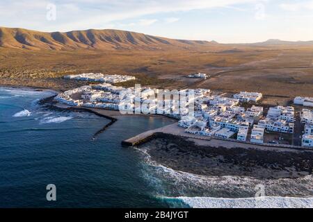 Caleta de Famara, drone abattu, Lanzarote, îles Canaries, Espagne Banque D'Images