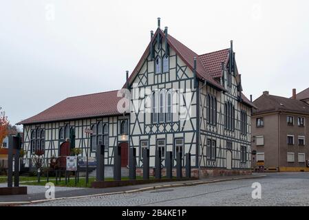 Allemagne, Thuringe, Schmalkalden, maison à colombages, ancienne salle de sport de l'ancienne école, construite en 1865, rénovée en 2015, aujourd'hui Festhalle avec studio de danse, Schmalkalden. Banque D'Images