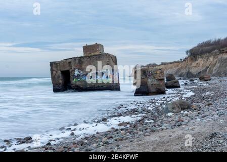 Allemagne, Mecklembourg-Poméranie-Occidentale, Wustrow, bunker sur la plage de Wustrow, brise-lames. Banque D'Images