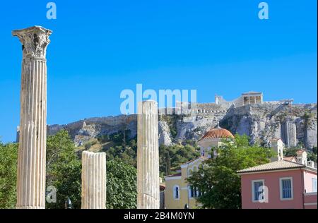 Acropole y compris Bibliothèque des colonnes d'Hadrien, Athènes, Grèce, Europe, Banque D'Images