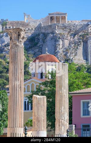 Acropole y compris Bibliothèque des colonnes d'Hadrien, Athènes, Grèce, Europe, Banque D'Images