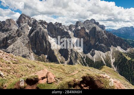 Italie, Tyrol du Sud, Dolomites, sur le chemin de la Schlern au jardin de roses Banque D'Images