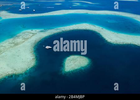 Croisières à mouiller à Guraidhoo Lagoon, South Male Atoll, Maldives, océan Indien Banque D'Images