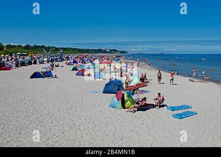 Allemagne, Mecklembourg-Poméranie-Occidentale, station balnéaire Ahlbeck-Heringsdorf, île Usedom, côte Baltique, plage, chaises de plage, touristes, vacanciers, bains de soleil, spa invités, Banque D'Images