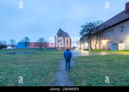 Allemagne, Saxe-Anhalt, Wolmirstedt, domaine château, complexe château du Moyen âge, maisons entre autres le tribunal de district Wolmirstedt. Banque D'Images