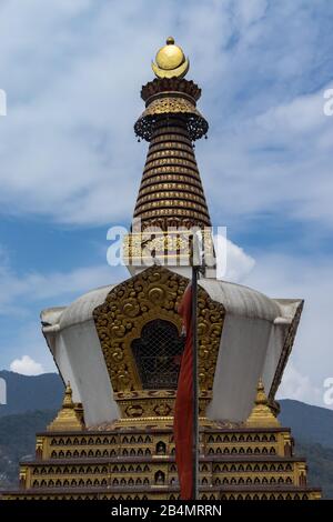 Un des stupa dans le parc de Bouddha, Swayambhunath, Katmandou, Népal Banque D'Images