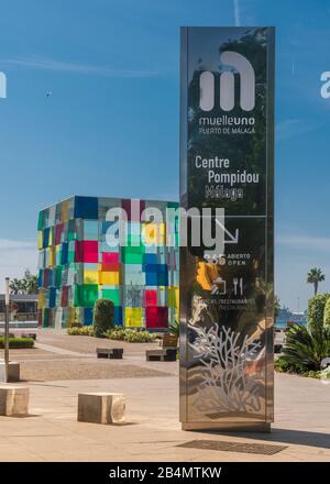 Un jour à Malaga; impressions de cette ville en Andalousie, Espagne. Entrée au Centre Pompidou Málaga à 'El Cubo', Banque D'Images