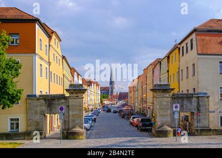 Porte pylon, quartier Stadtamhof, vue sur la cathédrale, Regensburg, Haut-Palatinat, Bavière, Allemagne Banque D'Images