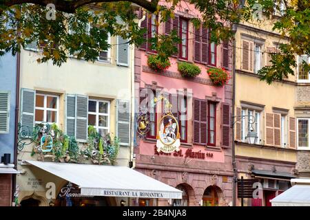 Colmar est une ville d'Alsace en France. La vieille ville est caractérisée par des rues pavées et des maisons à colombages du Moyen âge et de la Renaissance. Banque D'Images