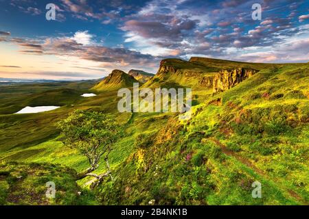 Quiraing au premier feu du matin, île de Skye, Écosse Banque D'Images