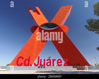 La sculpture symbolique 'X' ou 'L'Equis' Ciudad Juarez Banque D'Images