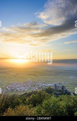 Neustadt An Der Weinstraße, Hambacher Schloss (Château De Hambach), Village Diedesfeld, Vallée Du Rhin À Deutsche Weinstraße ( Route Des Vins Allemande ), Rhénanie-Palatinat, Allemagne Banque D'Images