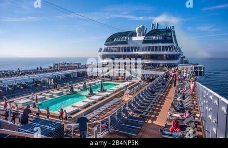 Italie, Msc Bellisima Cruiser Ship, Top Deck Banque D'Images