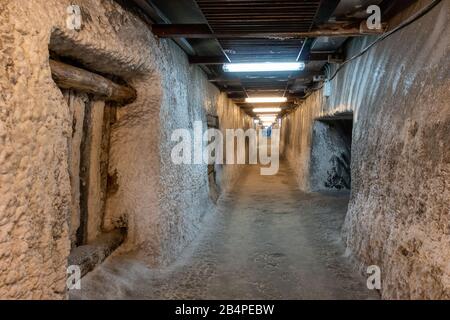 Salina TURDA, ROUMANIE - DEC 22, 2019 : tunnel de la mine de sel Salina Turda en Roumanie. Salina Turda éditorial d'illustration. Salina Turda éditorial. Banque D'Images