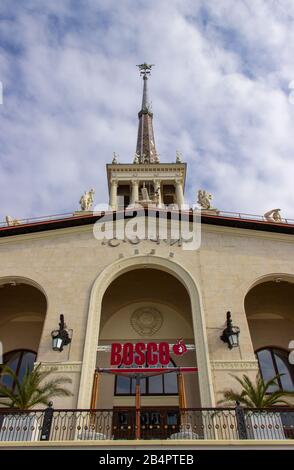 Russie, Sotchi, octobre 2019: Station marine, complexe du Port dans le quartier central. Banque D'Images
