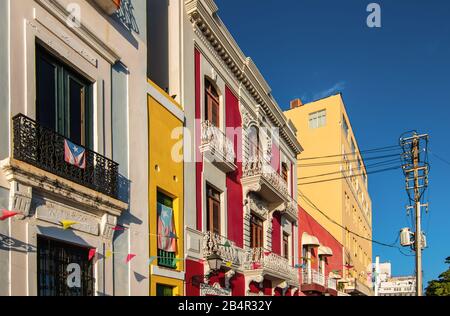 Architecture colorée dans le vieux San Juan, Porto Rico. Banque D'Images