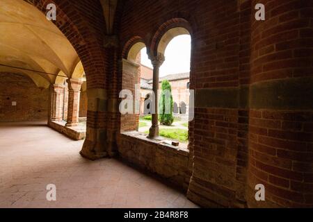 Aperçu de l'Abbaye de Vezzolano, Albugnano, Monferrato collines, Piémont, Italie Banque D'Images