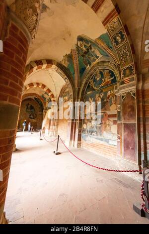 Aperçu de l'Abbaye de Vezzolano, Albugnano, Monferrato collines, Piémont, Italie Banque D'Images