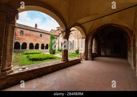 Aperçu de l'Abbaye de Vezzolano, Albugnano, Monferrato collines, Piémont, Italie Banque D'Images