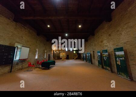 Aperçu de l'Abbaye de Vezzolano, Albugnano, Monferrato collines, Piémont, Italie Banque D'Images