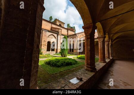 Aperçu de l'Abbaye de Vezzolano, Albugnano, Monferrato collines, Piémont, Italie Banque D'Images