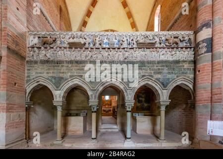 Aperçu de l'Abbaye de Vezzolano, Albugnano, Monferrato collines, Piémont, Italie Banque D'Images