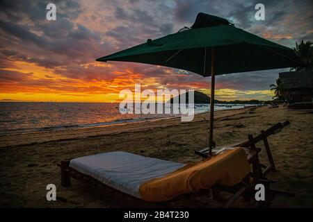 Coucher de soleil sur la belle île de Nosy Komba Madagascar Banque D'Images