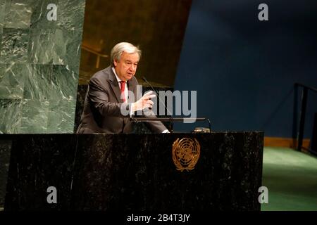 Nations Unies. 6 mars 2020. Le Secrétaire général des Nations Unies, Antonio Guterres, s'adresse à un événement célébrant la Journée internationale de la femme au siège de l'ONU à New York, le 6 mars 2020. Vendredi, l'ONU a célébré la Journée internationale de la femme dans une célébration qui a appelé à un progrès plus important dans les droits des femmes à l'égalité des générations. Crédit: Li Muzi/Xinhua/Alay Live News Banque D'Images