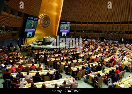 Nations Unies. 6 mars 2020. La photo prise le 6 mars 2020 montre un événement célébrant la Journée internationale de la femme au siège de l'ONU à New York. Vendredi, l'ONU a célébré la Journée internationale de la femme dans une célébration qui a appelé à un progrès plus important dans les droits des femmes à l'égalité des générations. Crédit: Li Muzi/Xinhua/Alay Live News Banque D'Images