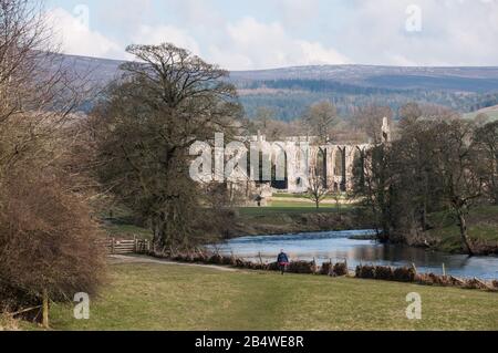 Autour du Royaume-Uni - UNE journée à l'abbaye de Bolton - ruines d'un Prieuré Augustinien Banque D'Images