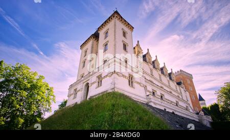 Photo à angle bas du château médiéval de Pau en France. Résidence des rois de Navarre. Banque D'Images