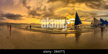 Coucher de soleil à la plage de Boracay aux Philippines Banque D'Images