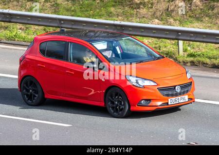 2019 Rouge Vauxhall Corsa SRI Vx-Line NAV BLK; circulation routière, transport, véhicules modernes, voitures de berline, Véhicule sur les routes britanniques, moteurs, conduite sur l'autoroute M6 Banque D'Images