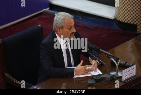 Kaboul, Afghanistan. 7 mars 2020. Le ministre afghan de la Santé publique, Firozuddin Firoz, s'exprime lors d'une conférence de presse à Kaboul, en Afghanistan, le 7 mars 2020. Le ministre afghan de la Santé publique, Firozuddin Firoz, a confirmé samedi la détection de trois nouveaux cas positifs de la COVID-19, portant le nombre de cas confirmés à quatre dans le pays. Le 24 février, le ministère de la Santé du pays a confirmé le premier cas de COVID-19 dans la province de Herat dans l'Ouest. Crédit: Rahmatullah Alizadah/Xinhua/Alay Live News Banque D'Images