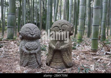 Mignons images bouddhistes dans la forêt de bambou (Arashiyama - Japon) Banque D'Images