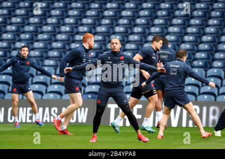 Gael Fickou (centre) et coéquipiers français lors de la course du capitaine au stade BT Murrayfield d'Édimbourg. Banque D'Images